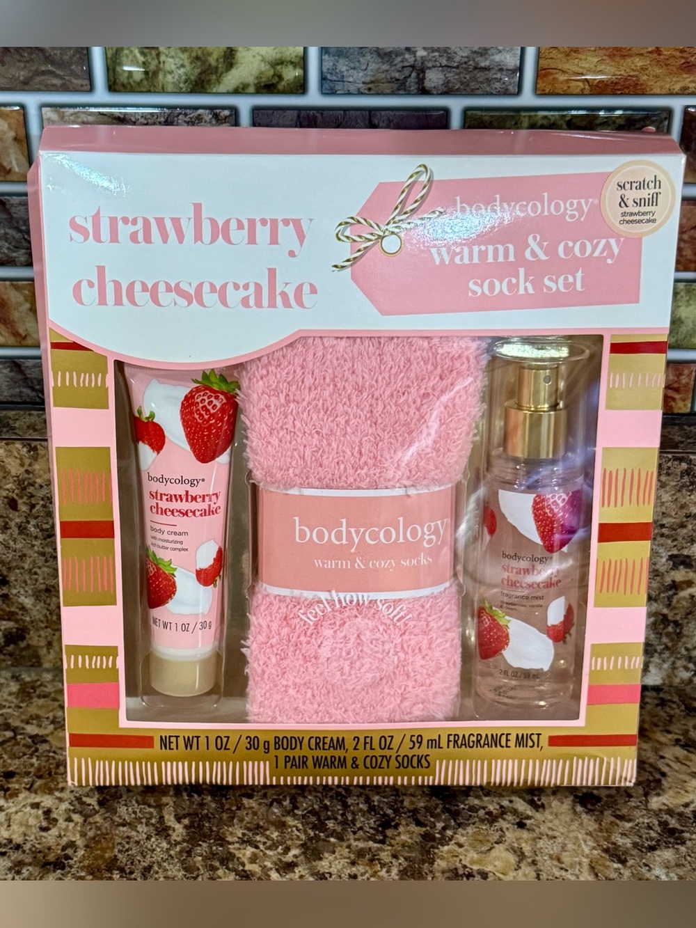 Bodycology Strawberry Cheesecake Warm and Cozy Sock Set - NEW